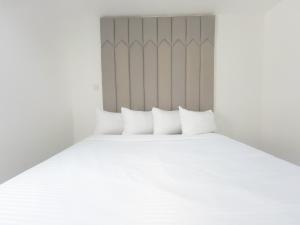 Postel nebo postele na pokoji v ubytování Luxe Apartments Surulere