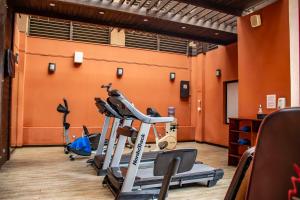 a gym with several exercise bikes in a room at Best Western Plus Hotel Stofella in Guatemala