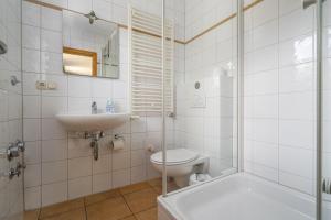 Koupelna v ubytování Ferienwohnung-Mueritzblick-an-der-Mueritz + 16 fotografií