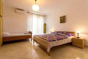 Posteľ alebo postele v izbe v ubytovaní Apartment Fazana 7284c
