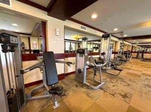 O centro de fitness e/ou as comodidades de fitness de Ko Olina Beach Villas O512 - 2BR Ocean View Luxury Condo with Semi-Private Lagoon Beach & 1 Free Parking