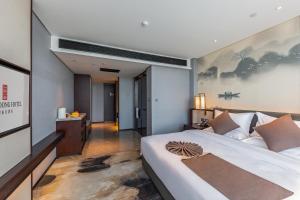 Uma cama ou camas num quarto em 丽呈東谷酒店保定客运中心店
