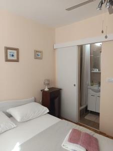 Fotografie z fotogalerie ubytování Apartments with WiFi Lastovo - 14990 v destinaci Lastovo