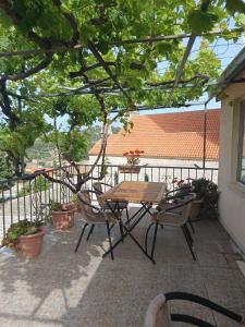 Fotografie z fotogalerie ubytování Apartments with WiFi Lastovo - 14990 v destinaci Lastovo