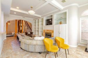 Gallery image of INSPERIT Home at Galleria with heated pool spa in Houston