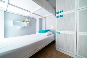 Ein Bett oder Betten in einem Zimmer der Unterkunft Lub d Bangkok Siam - Opposite MBK & Next to Skytrain - Perfect for shopping lovers!