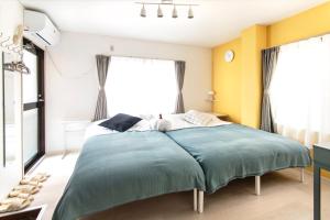 Ένα ή περισσότερα κρεβάτια σε δωμάτιο στο FIKA Shibuya Honmachi 201