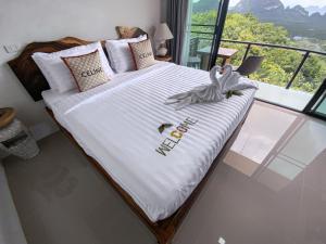 Letto o letti in una camera di Samet Nangshe Goodview