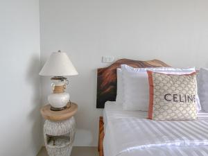 Letto o letti in una camera di Samet Nangshe Goodview