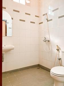 Un baño de Kamulyan Heritage Syariah