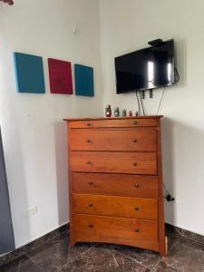 TV a/nebo společenská místnost v ubytování Casa Jacaranda