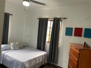 Postel nebo postele na pokoji v ubytování Casa Jacaranda