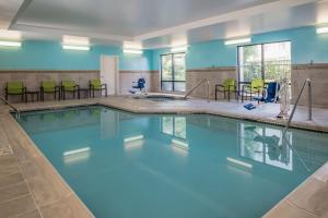 Bazén v ubytování SpringHill Suites by Marriott Medford nebo v jeho okolí