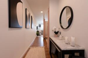 Afbeelding uit fotogalerij van Stunning Capitol Hill 1BD Condo in Seattle