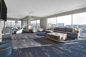 Χώρος καθιστικού στο Modern Downtown Apartment