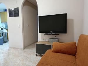 a living room with a couch and a flat screen tv at Galatea Arena in Arenales del Sol