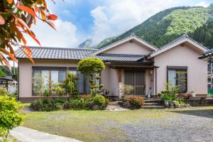 由布市Rakushinkan Villa的山底房子
