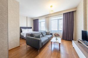 TV a/nebo společenská místnost v ubytování ELİT SUİT + 19 fotografií