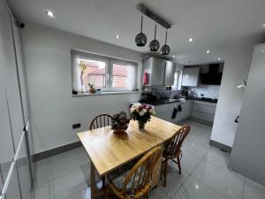 Kuchyň nebo kuchyňský kout v ubytování Plaistow comfort stay