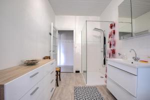 Koupelna v ubytování Gite du Sourcier + 23 fotografií