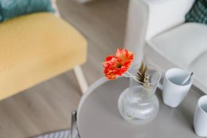 Setusvæði á A 2BR Apt with Harbour Views and FREE Parking
