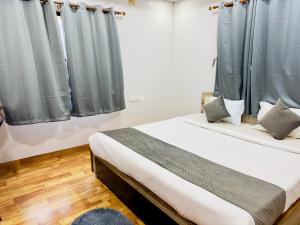 Postel nebo postele na pokoji v ubytování Hi5 Hotel Aryan