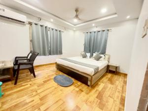 Fotografie z fotogalerie ubytování Hi5 Hotel Aryan v destinaci Khandagiri + 16 fotografií