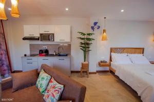 Η κουζίνα ή μικρή κουζίνα στο Amako Beach House