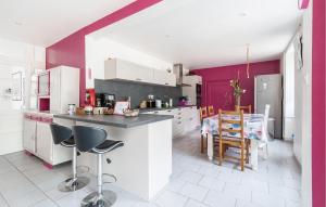 Kuchyň nebo kuchyňský kout v ubytování Stunning Home In Montigny-Les-Monts + 15 fotografií