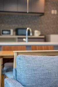 A kitchen or kitchenette at 新屋 札幌市中心薄野車程5分鐘 挑高設計客廳 可停車1台 高速Wi Fi 地鐵徒步5分 一站到薄野