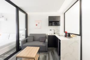 Kuchyňa alebo kuchynka v ubytovaní Athenian Dream Suite