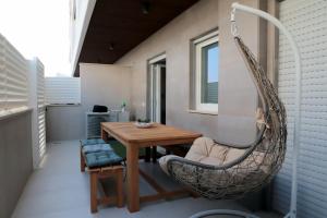a room with a hammock in a house at Casa Zagara in Monopoli