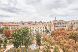 an aerial view of a city with buildings at Easylife - Monolocale con balcone in Porta Venezia in Milan