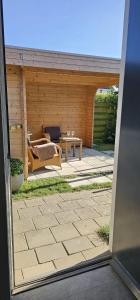 a view of a patio with a couch and a table at Vakantiehuisje Juultje in Wissenkerke in Wissenkerke