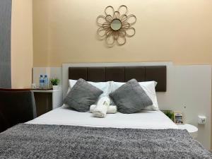 Postel nebo postele na pokoji v ubytování Sun City Accomodation