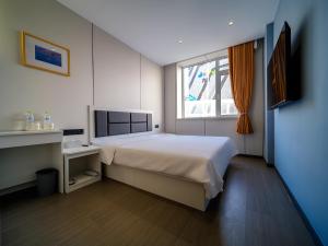 Postel nebo postele na pokoji v ubytování 浅予酒店 青岛北站店