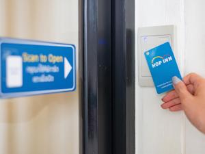Certifikát, hodnocení, plakát nebo jiný dokument vystavený v ubytování HOP INN Krabi Building A