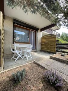 Zahrada ubytování Charmant appartement cosy, terrasse proche des pistes et du centre du village - WIFI gratuit