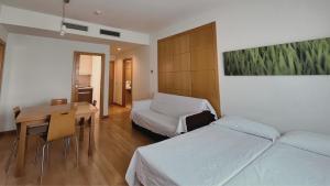 Postel nebo postele na pokoji v ubytování Hotel-Apartamentos Tartesos