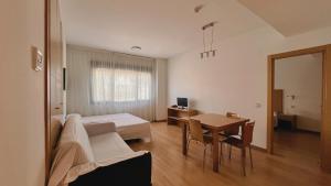 Postel nebo postele na pokoji v ubytování Hotel-Apartamentos Tartesos