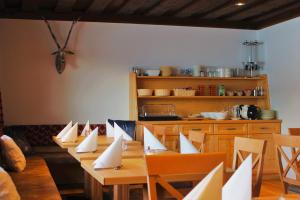 Alpenzeitにあるレストランまたは飲食店