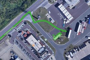 a map of a parking lot with a green arrow at Roatel Magdeburg A2 my-roatel-com in Magdeburg