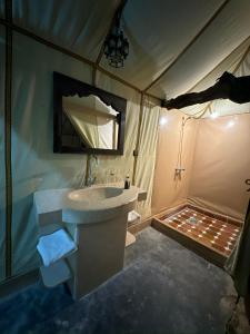 Koupelna v ubytování Super Luxury camp