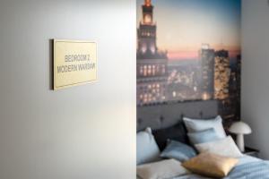 Posteľ alebo postele v izbe v ubytovaní Luxury 2-bedroom Penthouse Warsaw Skyline 15m terrace, garage, gym, rooftop & only 500 m to METRO