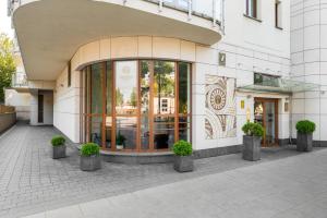 Exteriér alebo vchod do ubytovania Luxury 2-bedroom Penthouse Warsaw Skyline 15m terrace, garage, gym, rooftop & only 500 m to METRO