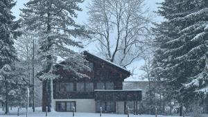 Chalet by the River in Gstaad With Sauna semasa musim sejuk