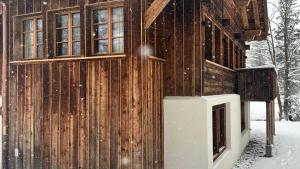 Chalet by the River in Gstaad With Sauna semasa musim sejuk