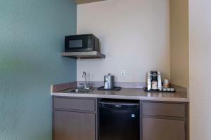 Cucina o angolo cottura di Comfort Inn & Suites Boulder