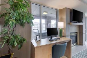 Cucina o angolo cottura di Comfort Inn & Suites Boulder