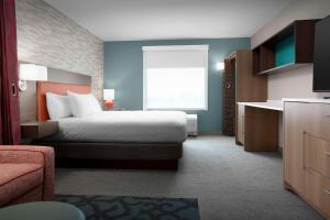 Home2 Suites By Hilton Phoenix North Happy Valley客房内的一张或多张床位